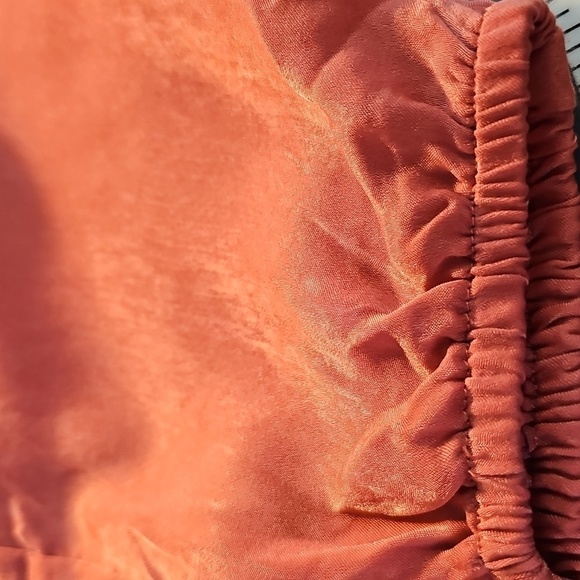 Women's jump suit. Beautiful skinny fabric color is rouge. large. Elastic w tie - Picture 9 of 12